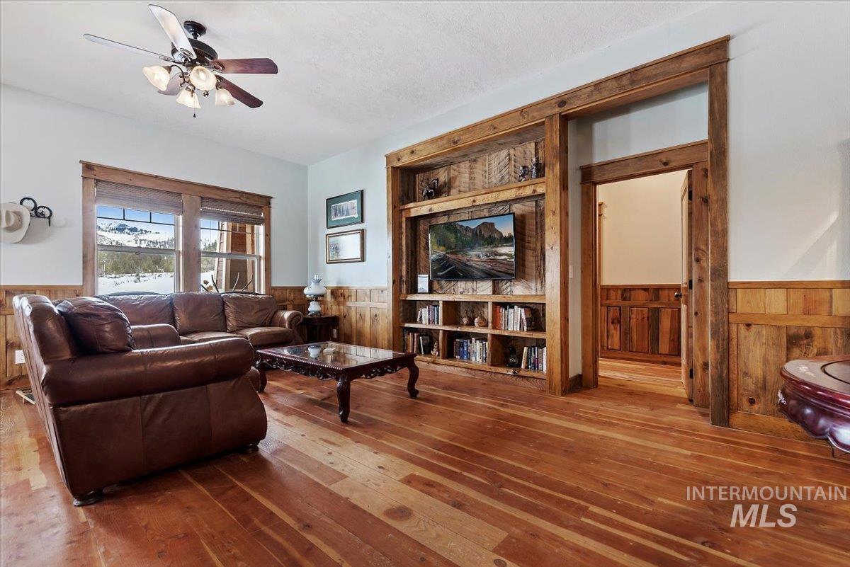 675 W Russell Dr Property Photo 10