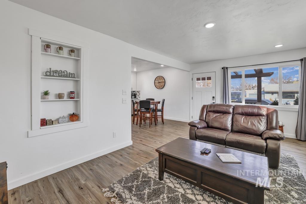 1930 Poplar Ave. Property Photo 6