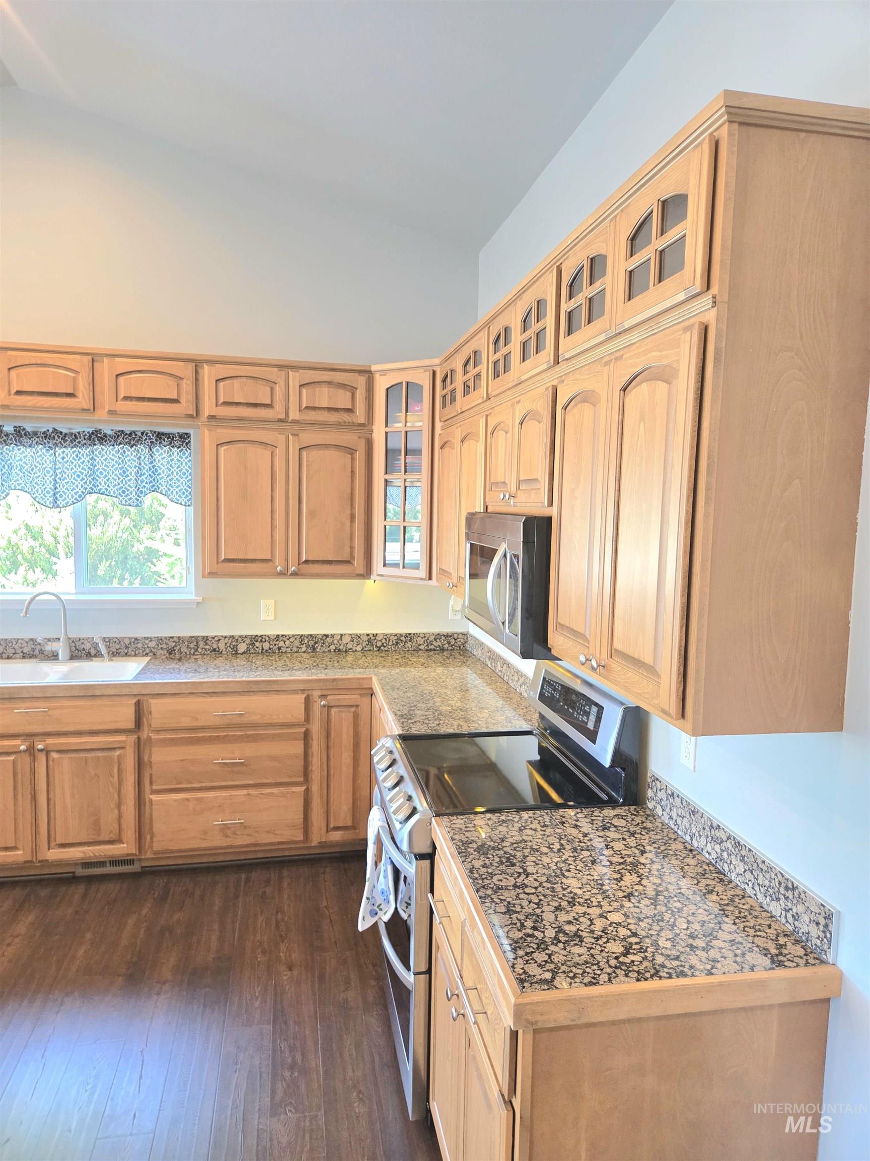 435 Harvest Property Photo 9