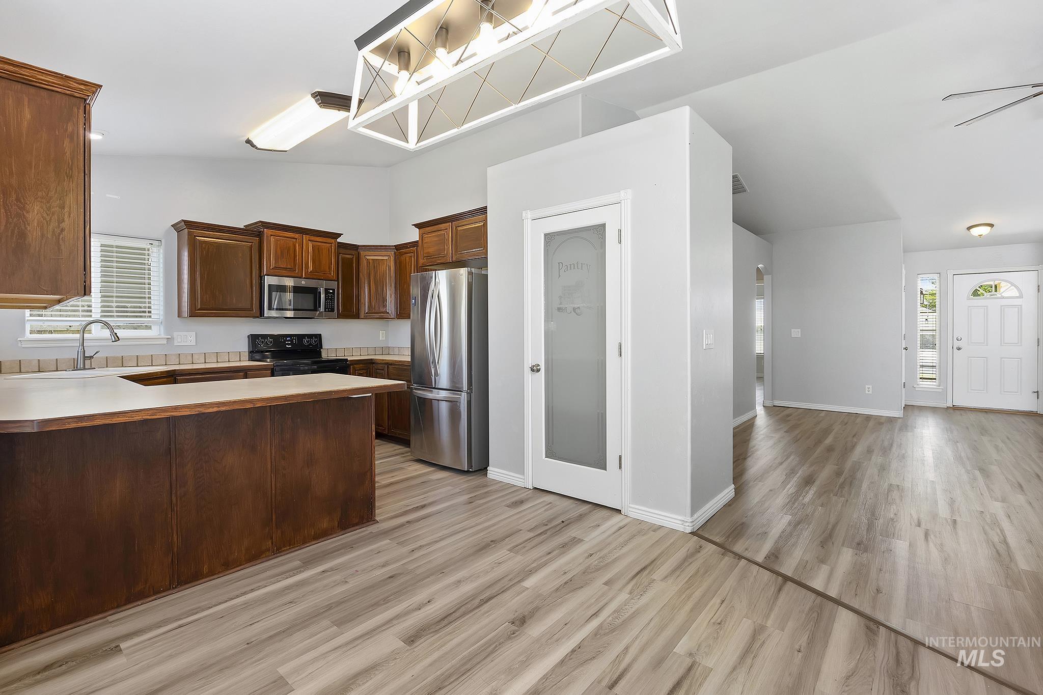 1030 Caswell Ave W Property Photo 6