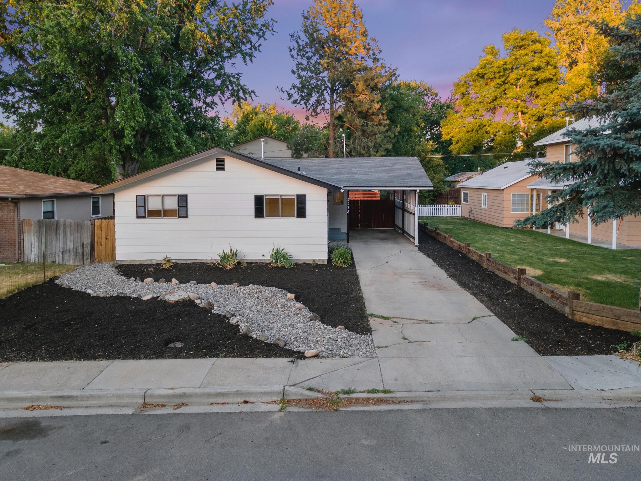 2238 S Latah Street Property Photo 1