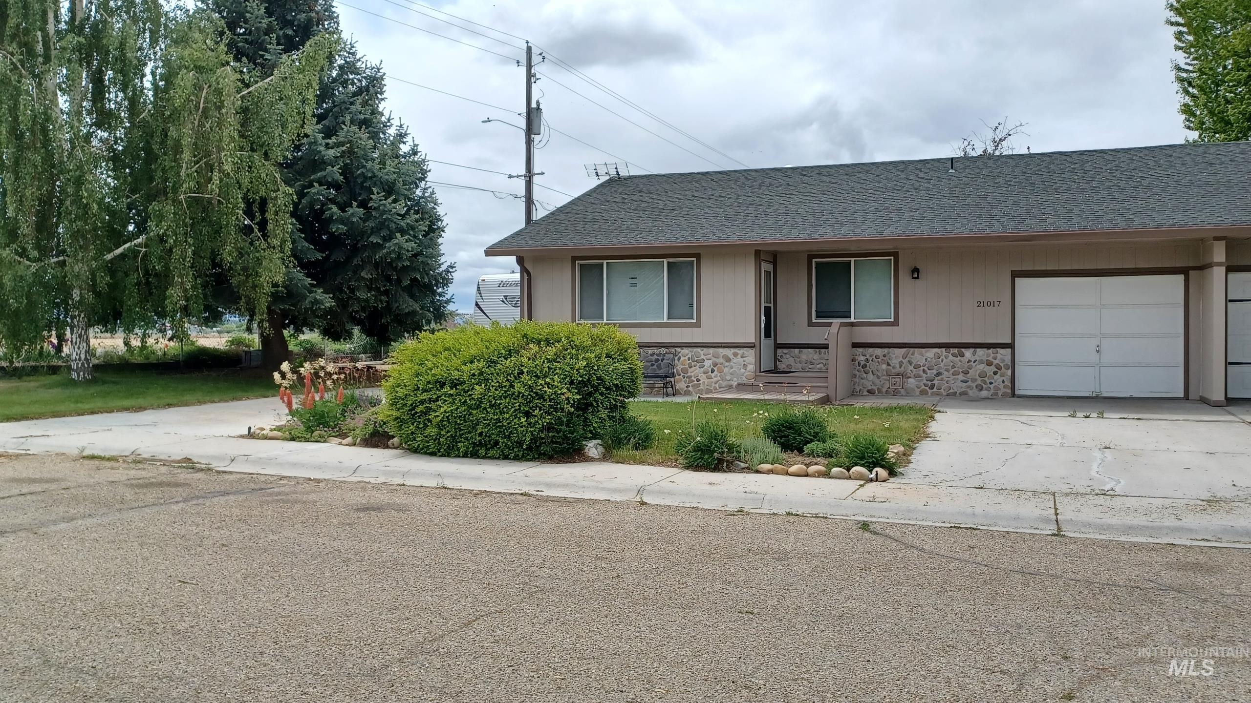 21017 Cottonwood Drive Property Photo 1