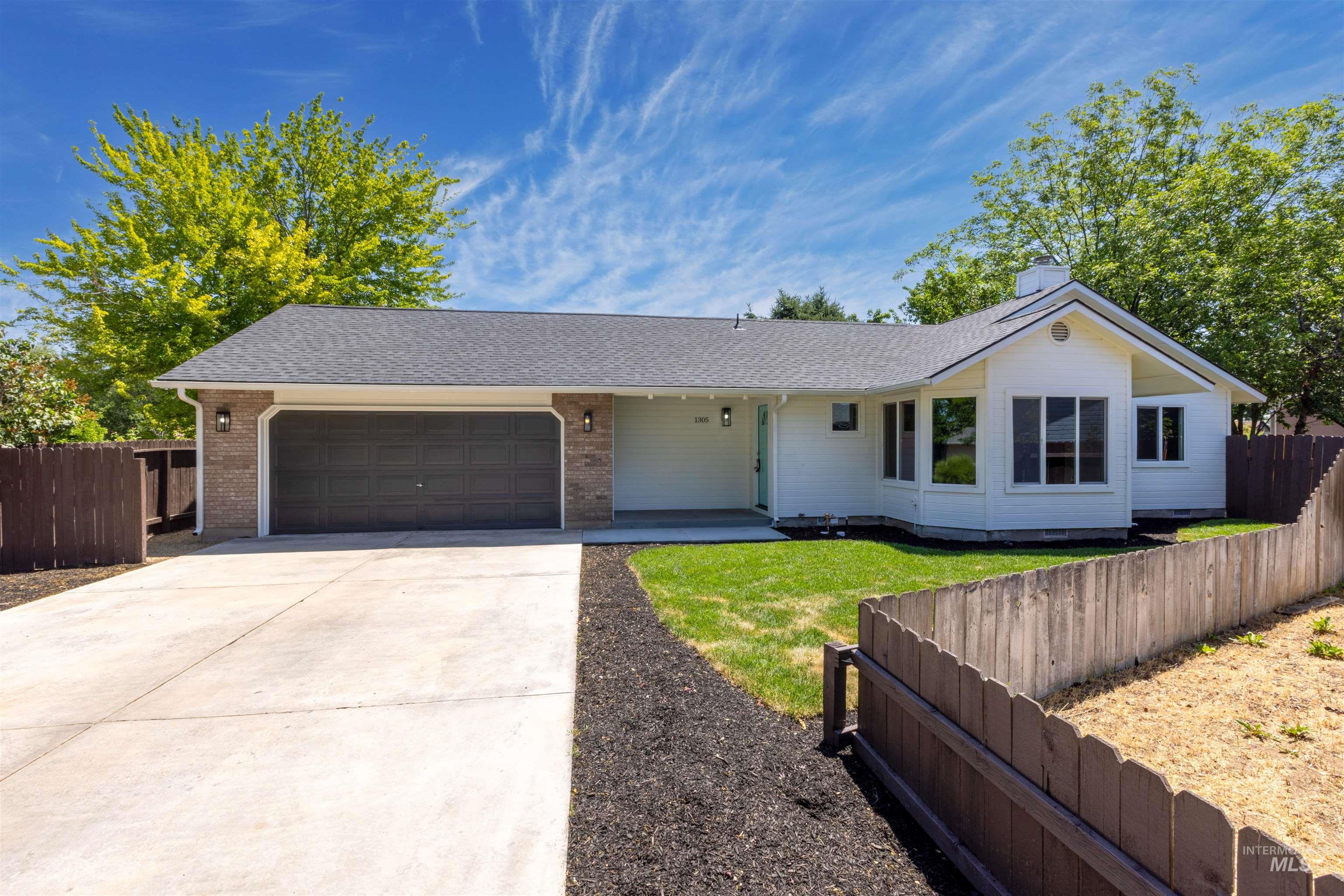 1305 W Yost Property Photo 1