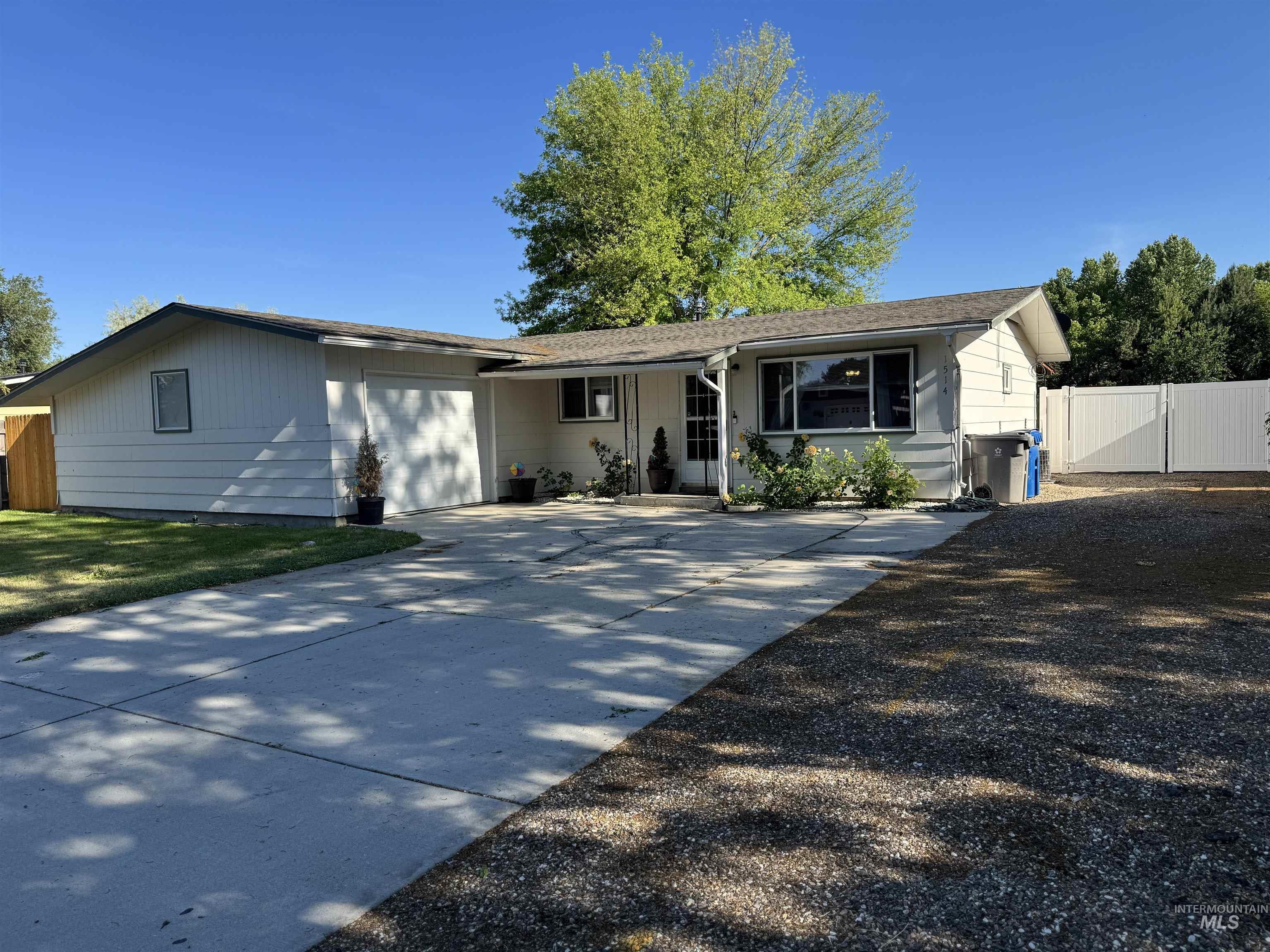 1514 Helena Dr