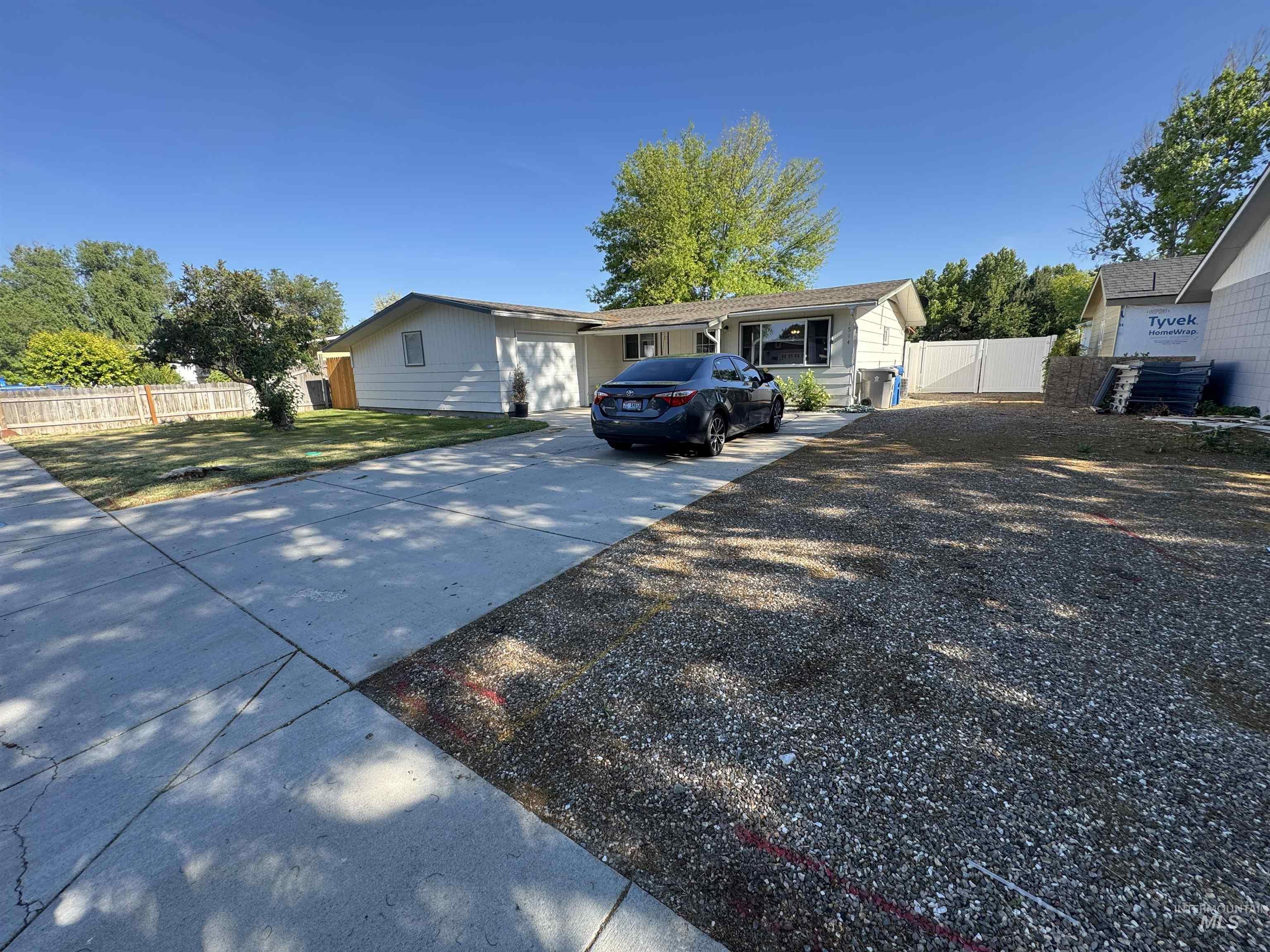 1514 Helena Dr Property Photo 3
