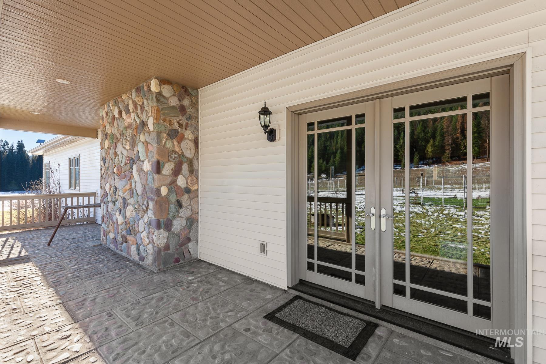 828 W Fork Eagle Creek Rd