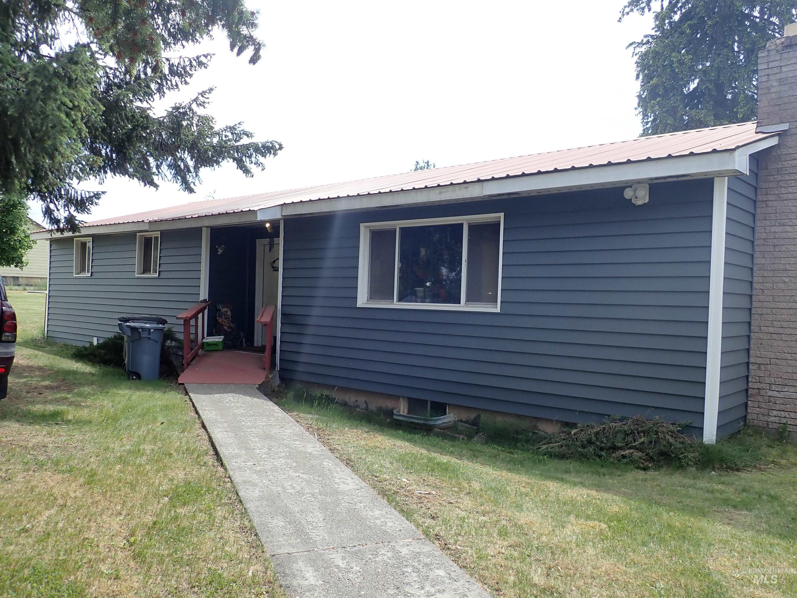 921 N Main St Property Photo 1