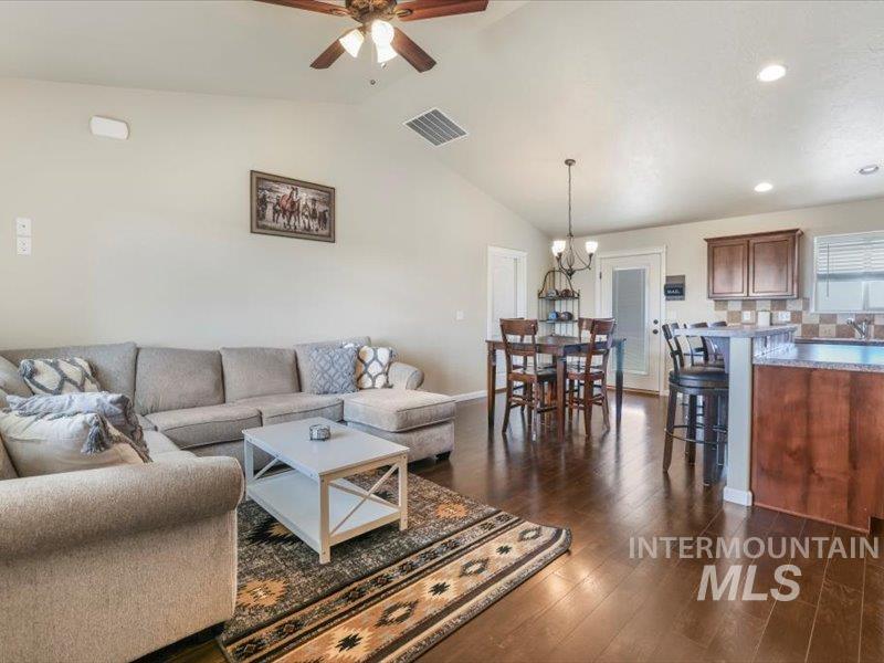 3652 N 600 E Property Photo 4