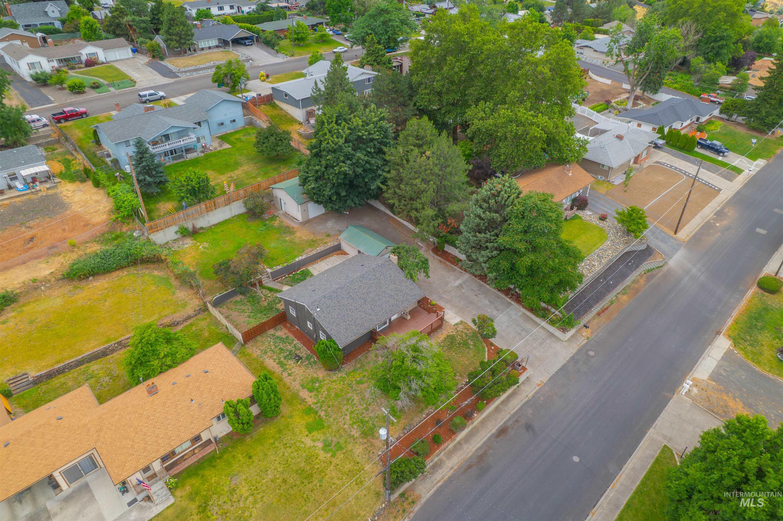 630 18th Ave Property Photo 1