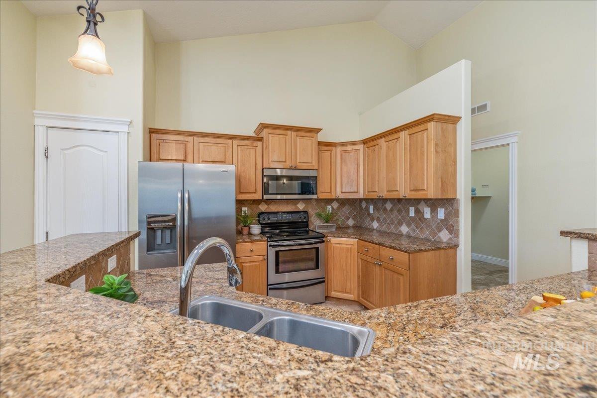 1815 W Divide Creek St Property Photo 21