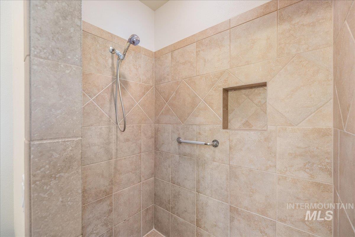 1815 W Divide Creek St Property Photo 30