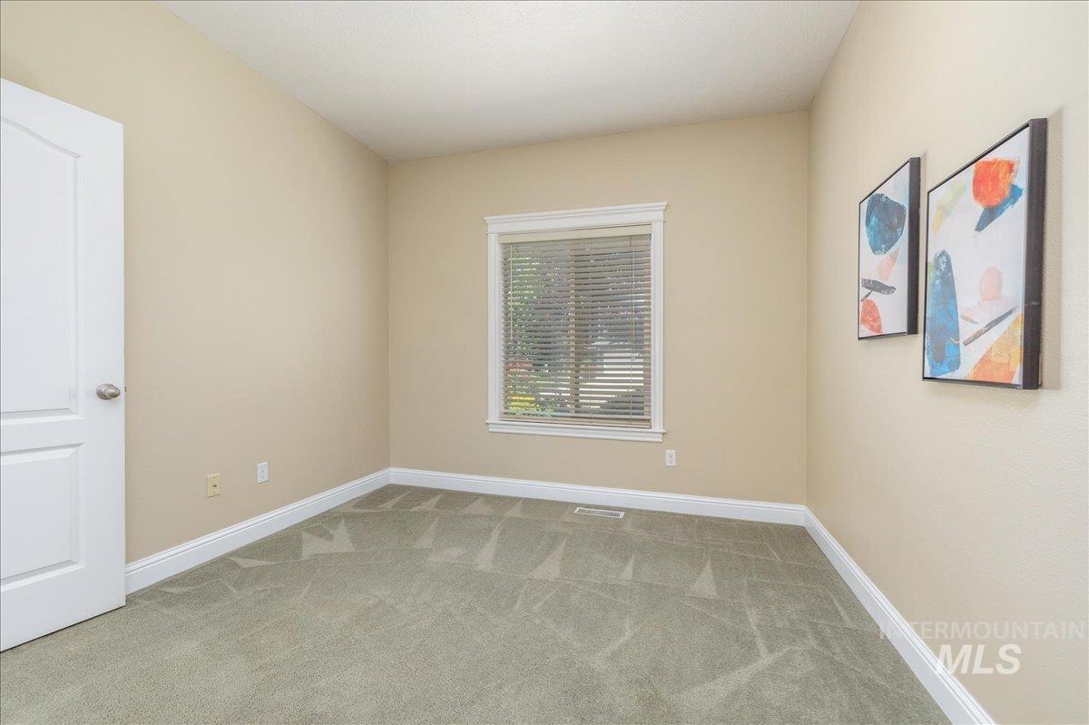 1815 W Divide Creek St Property Photo 32