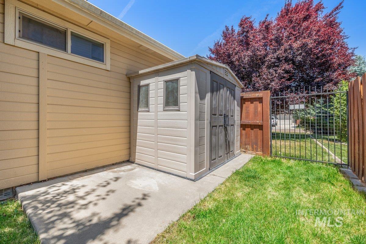 1815 W Divide Creek St Property Photo 42