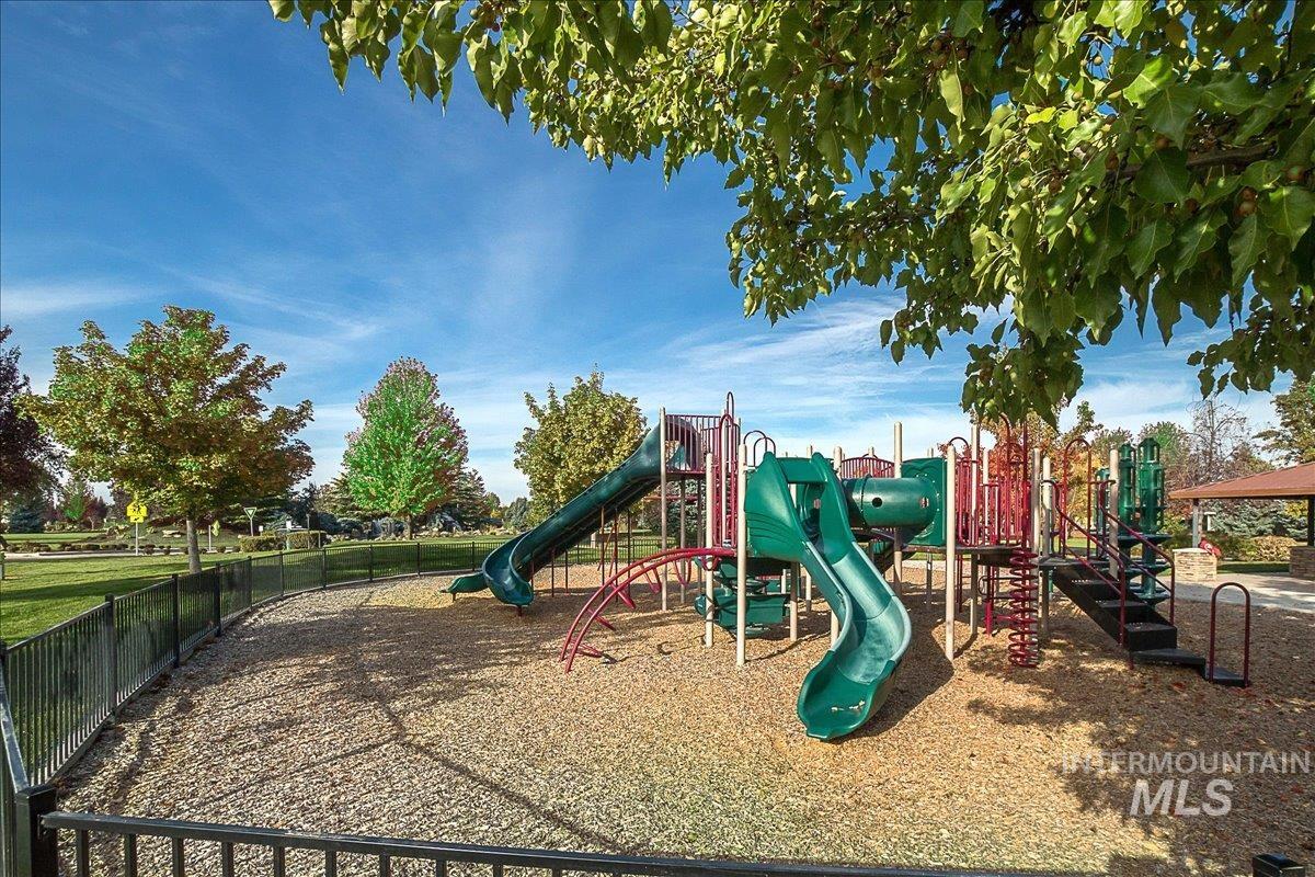 1815 W Divide Creek St Property Photo 46