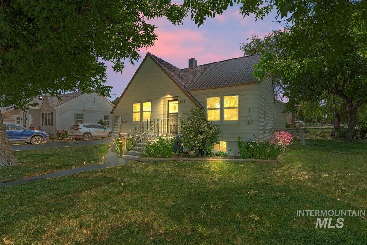 723 S 10th Ave Property Photo 3