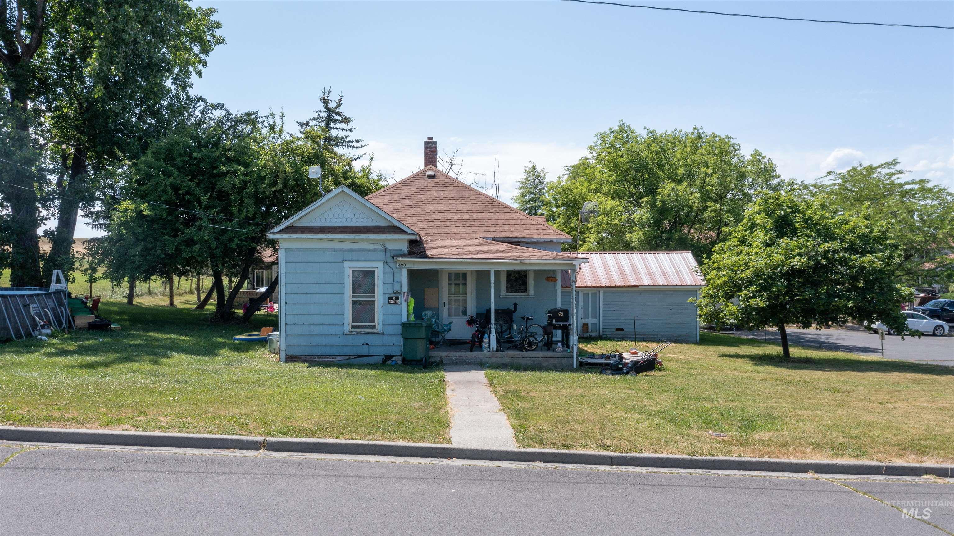 420 S E Street Property Photo 1