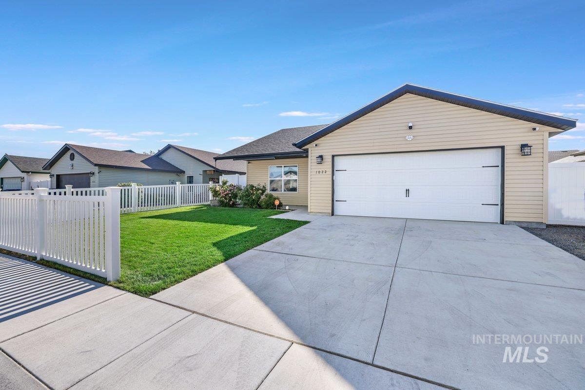 1022 S Date St Property Photo 1