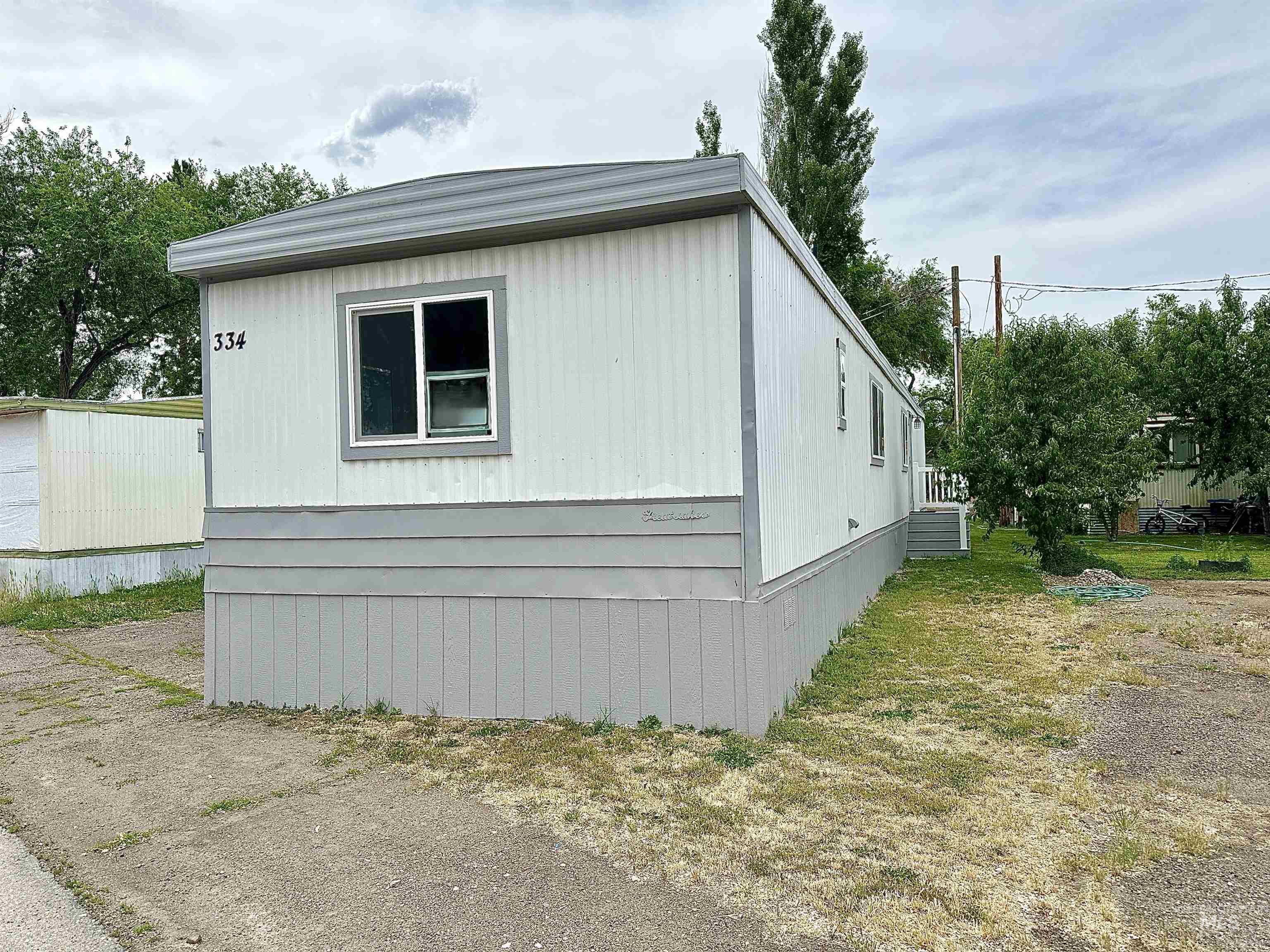220 E 10th N Property Photo 1