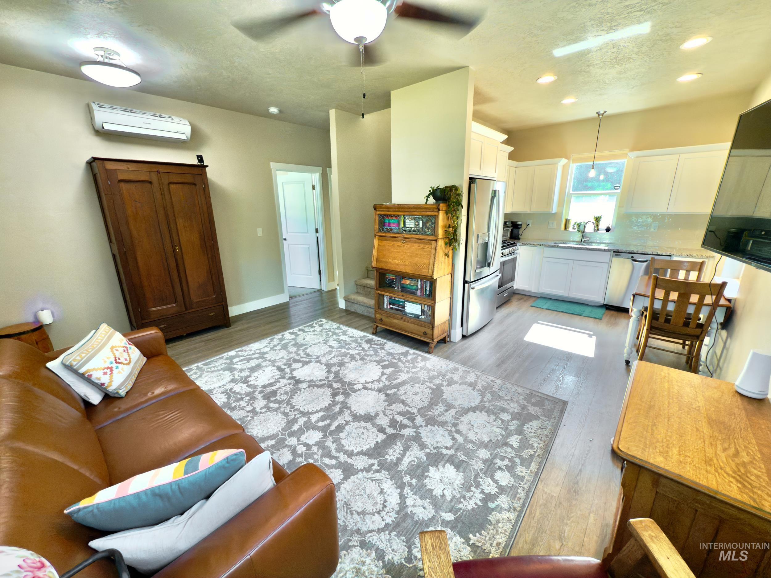 2459 S Loveland Lane Property Photo 9