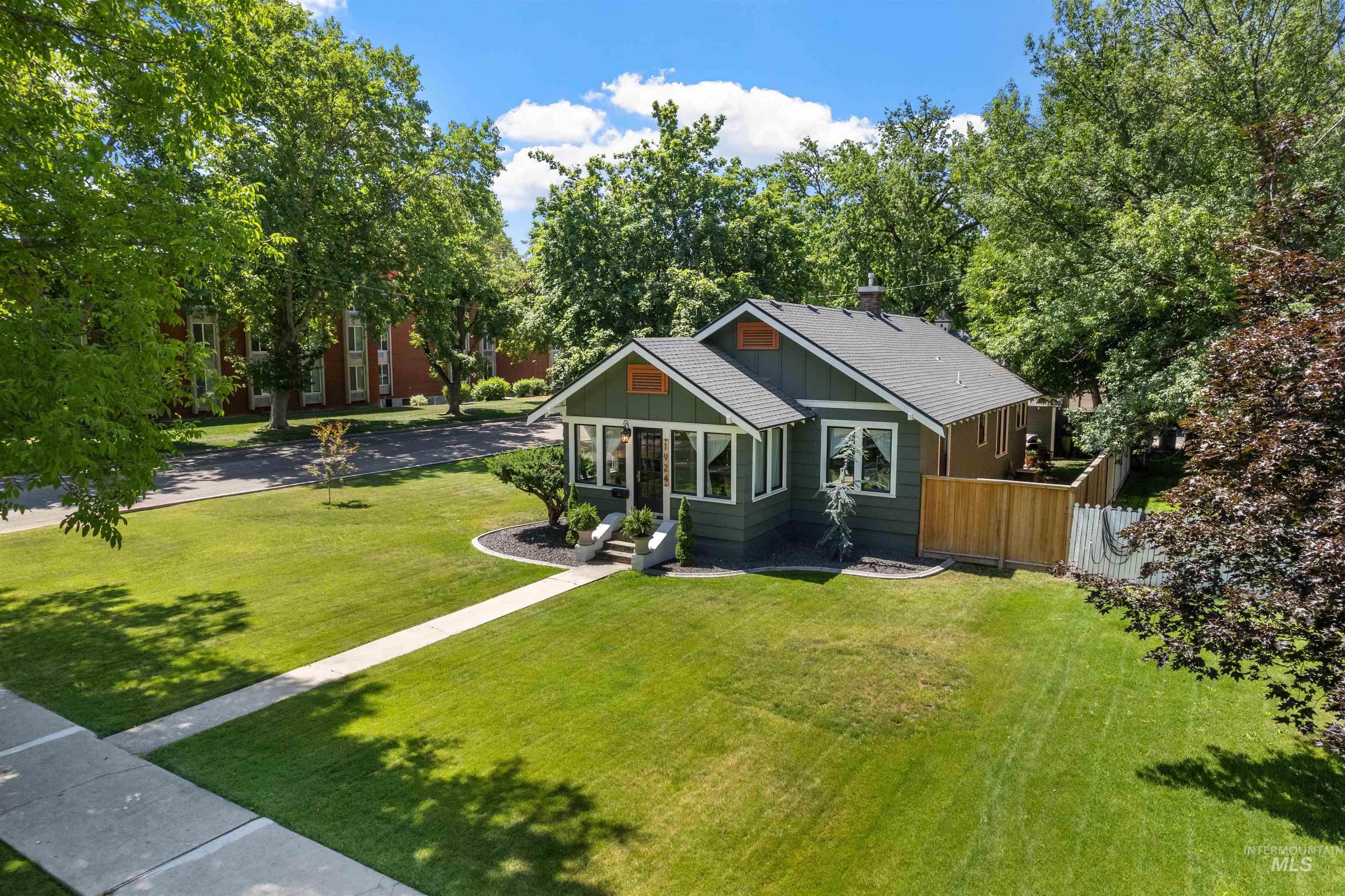 1924 Cleveland Blvd Property Photo 1