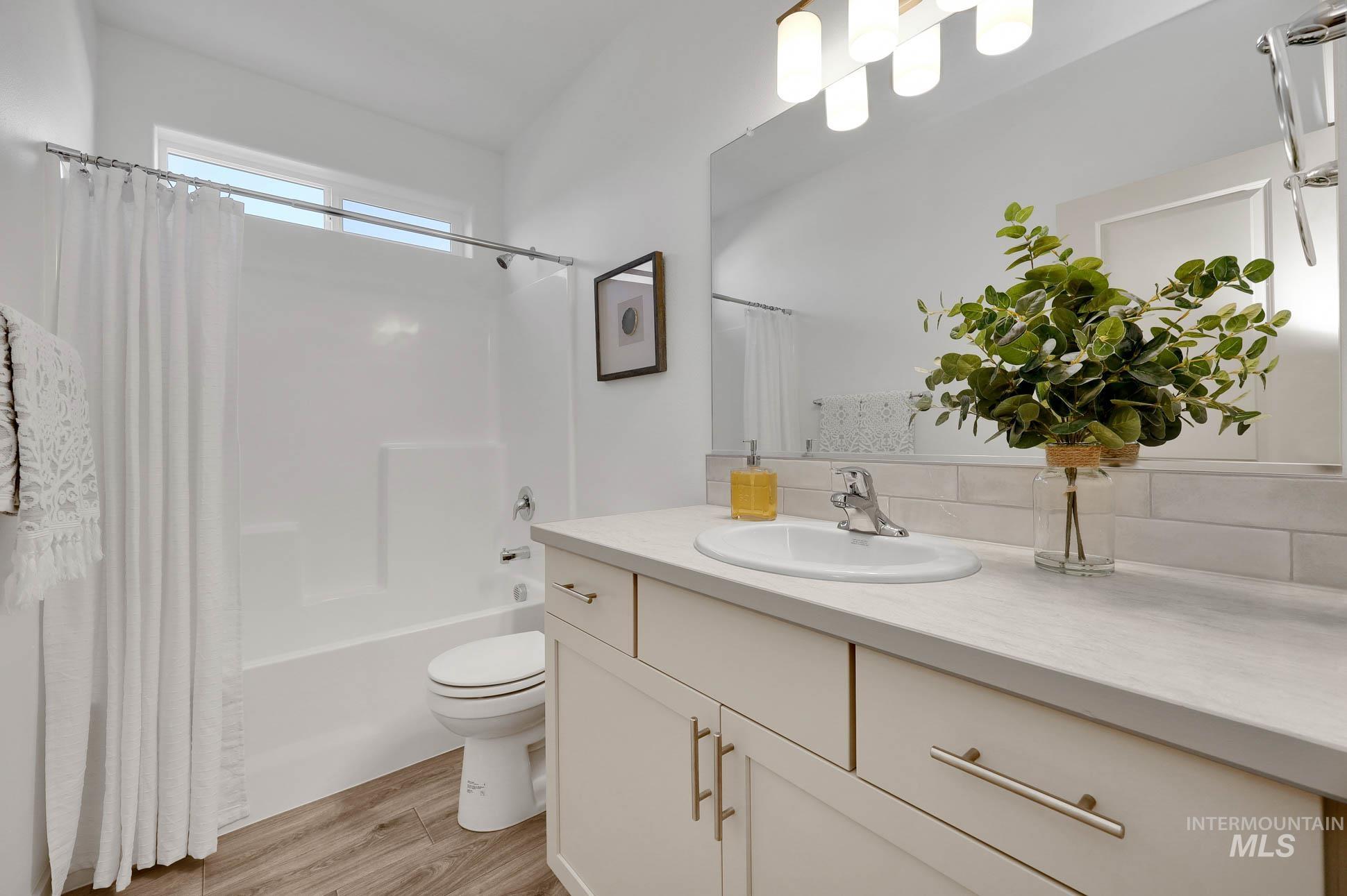 11216 Shadow Glen Drive Property Photo 8