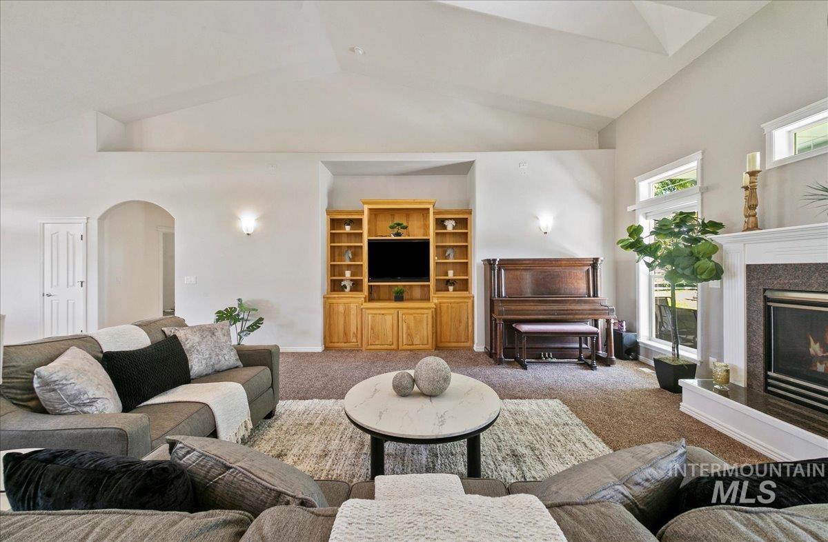 4019 E Man O War Dr Property Photo 11