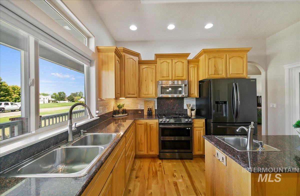 4019 E Man O War Dr Property Photo 17