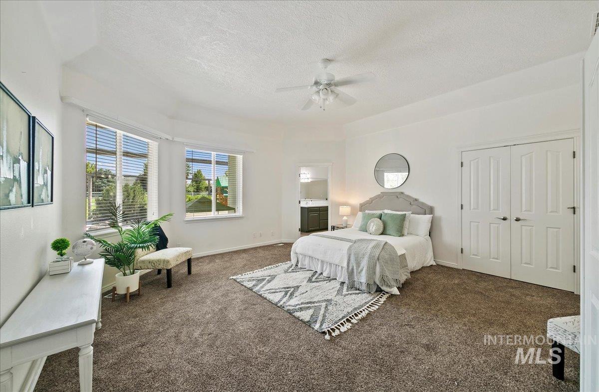 4019 E Man O War Dr Property Photo 20