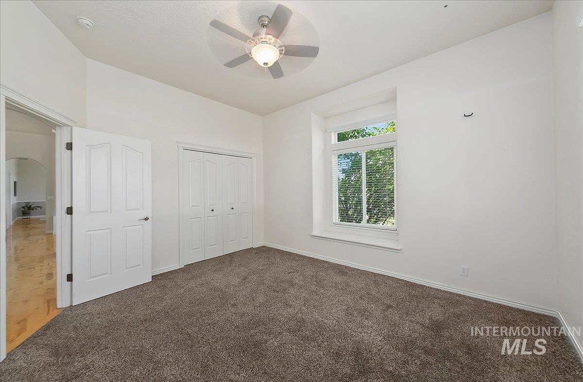 4019 E Man O War Dr Property Photo 27
