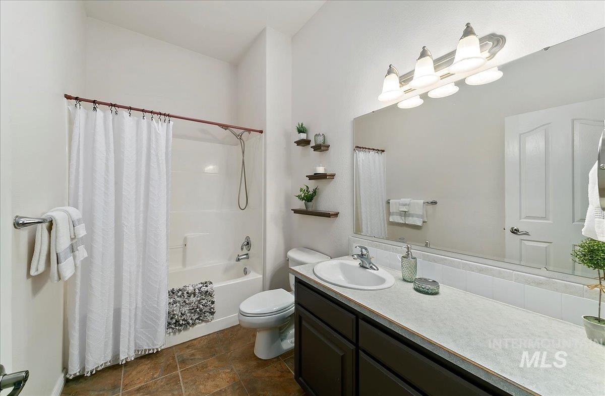 4019 E Man O War Dr Property Photo 28
