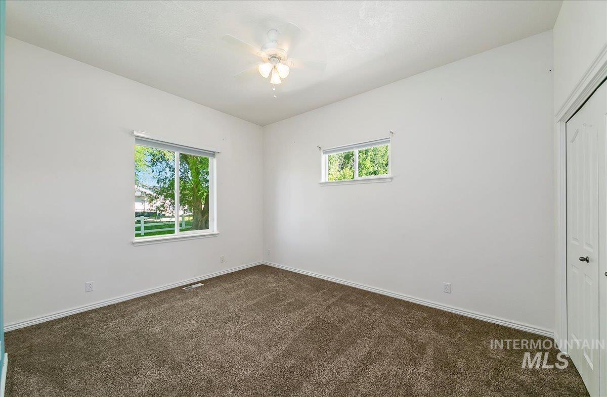 4019 E Man O War Dr Property Photo 29