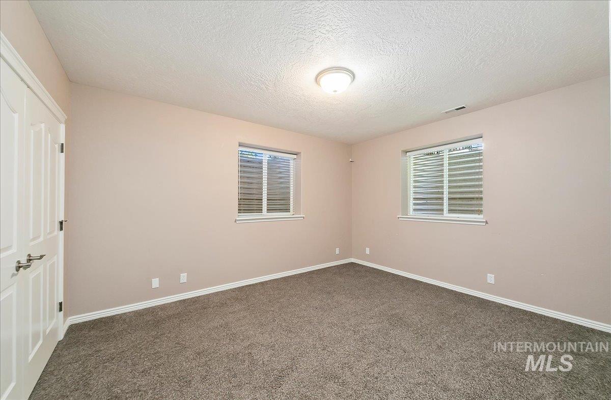 4019 E Man O War Dr Property Photo 32