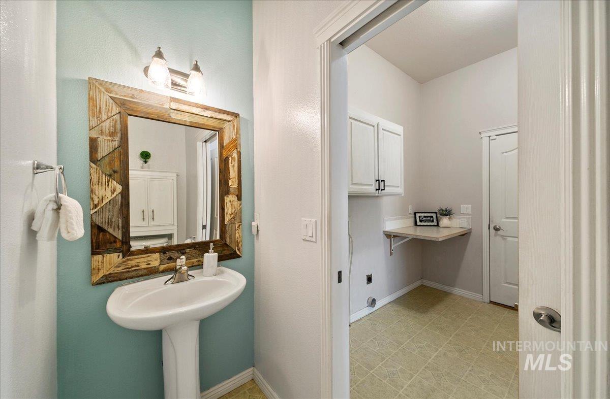 4019 E Man O War Dr Property Photo 35
