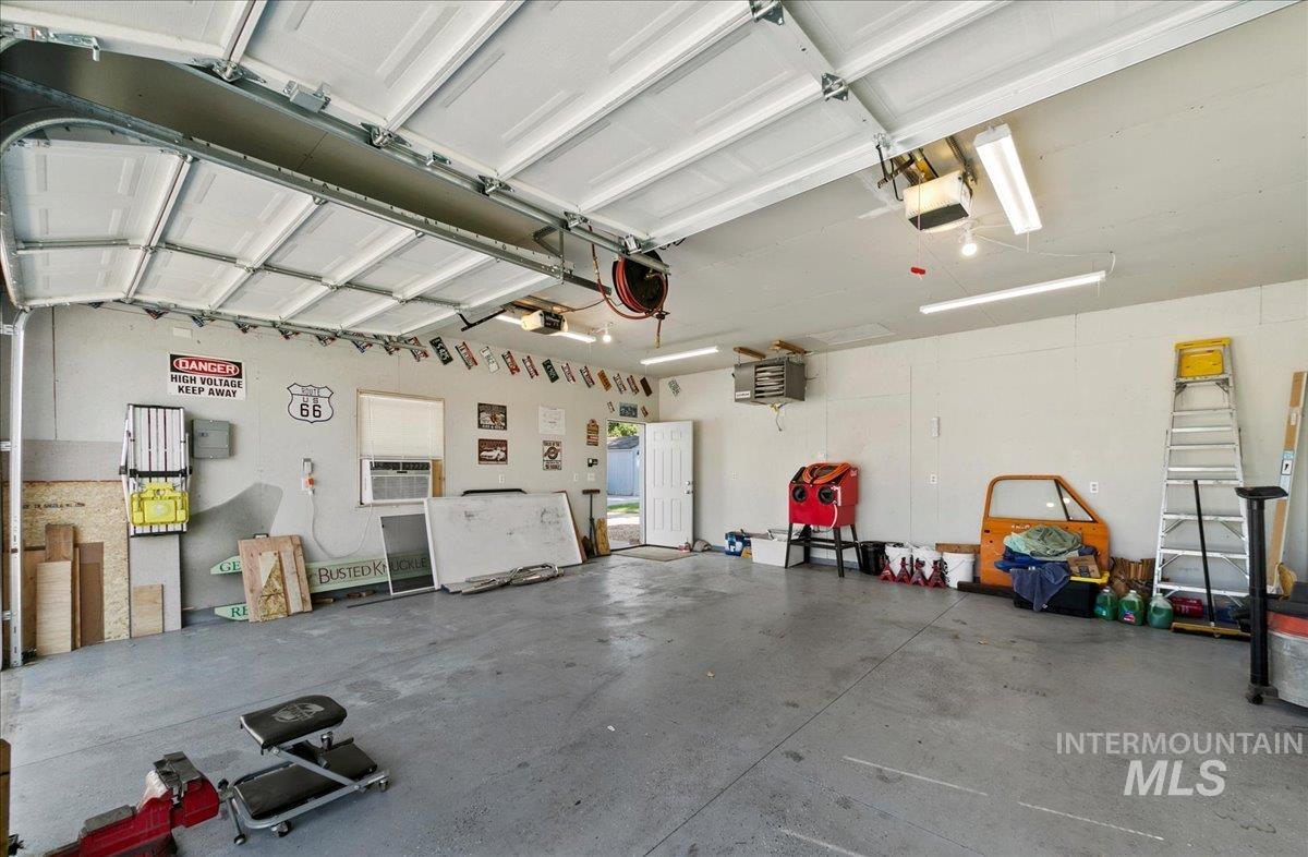 4019 E Man O War Dr Property Photo 39