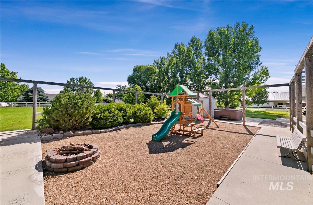 4019 E Man O War Dr Property Photo 41
