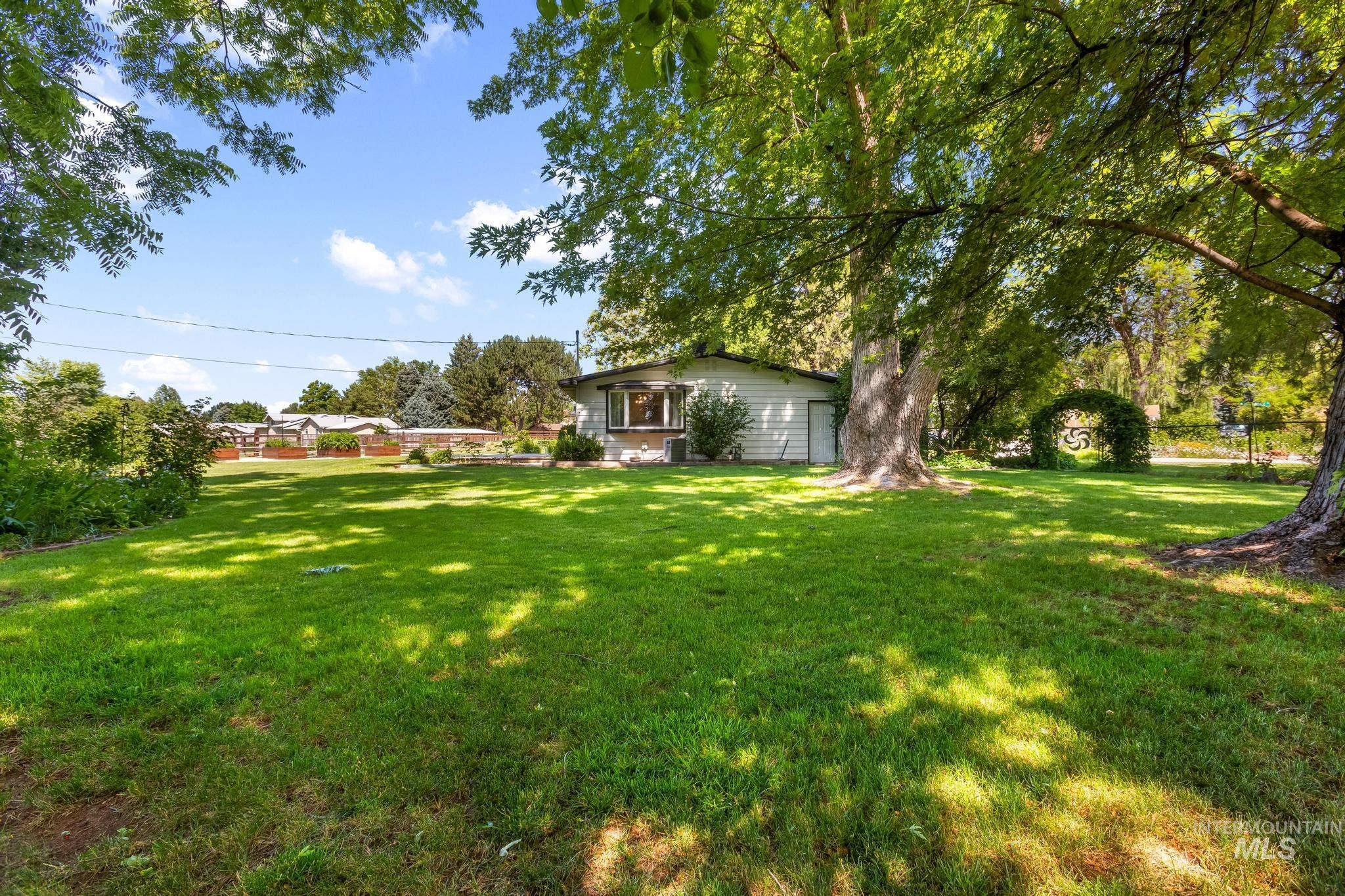 10875 W Hollandale Dr Property Photo 4