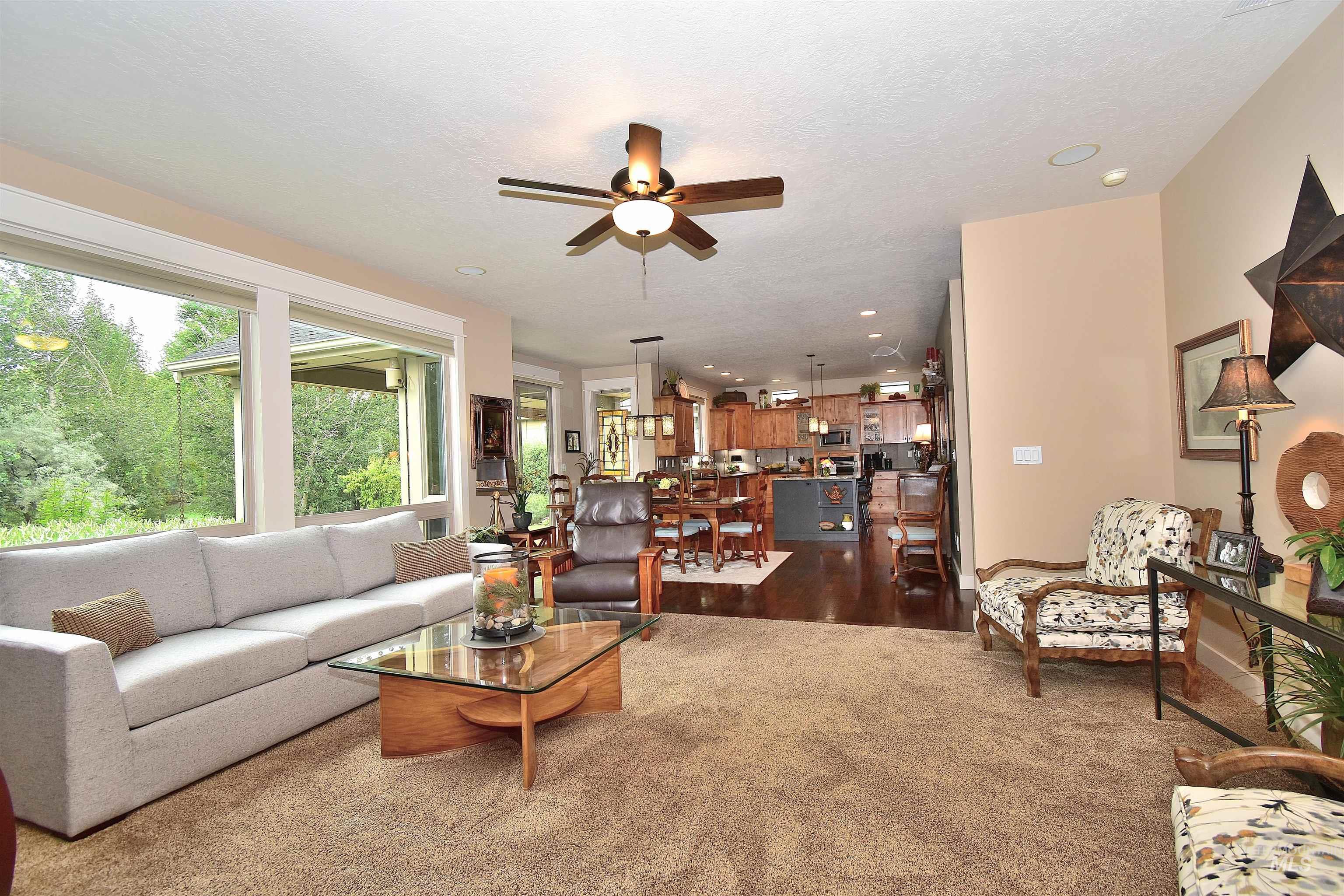 475 S Thornwood Way Property Photo 6