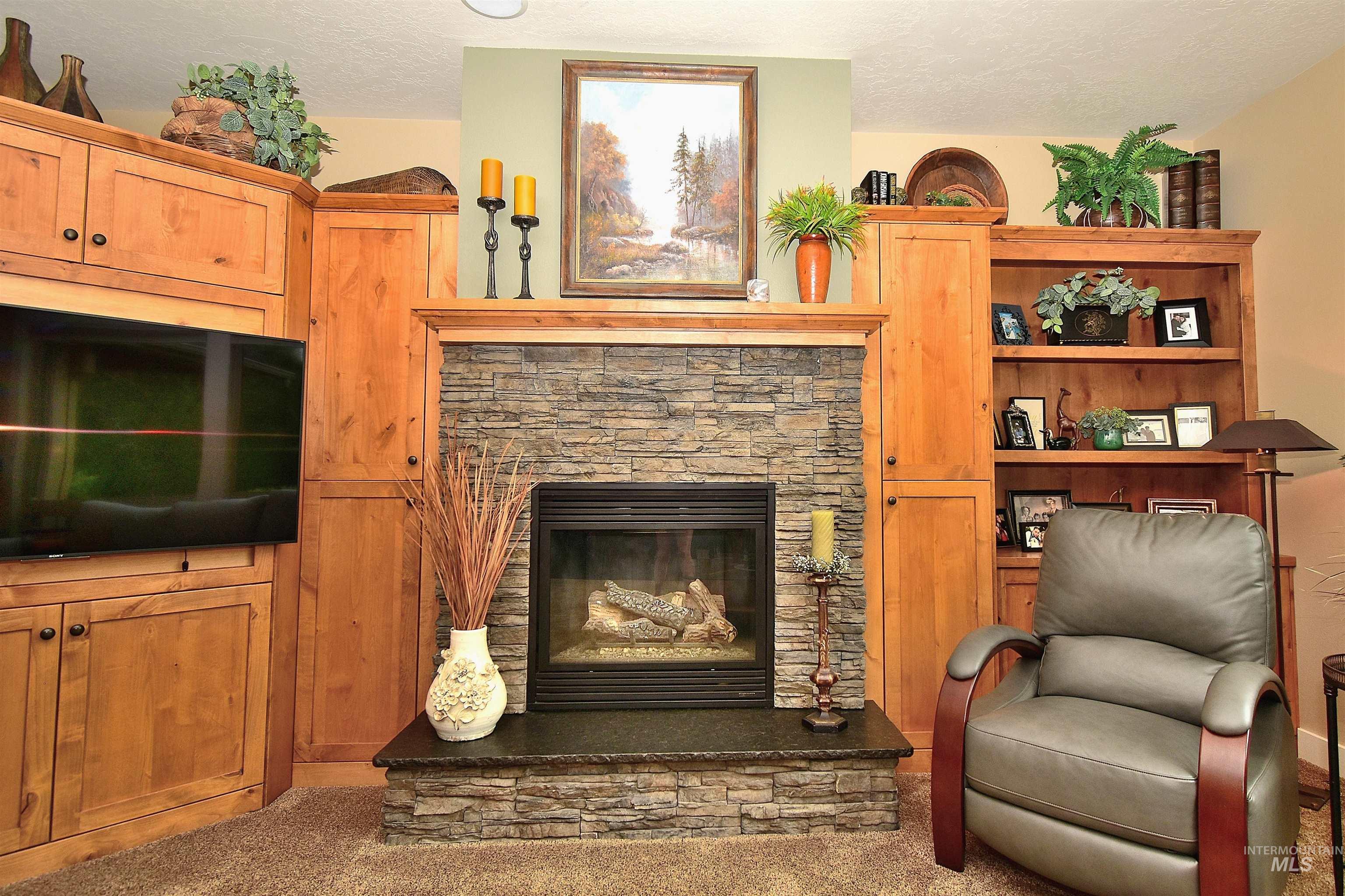 475 S Thornwood Way Property Photo 8