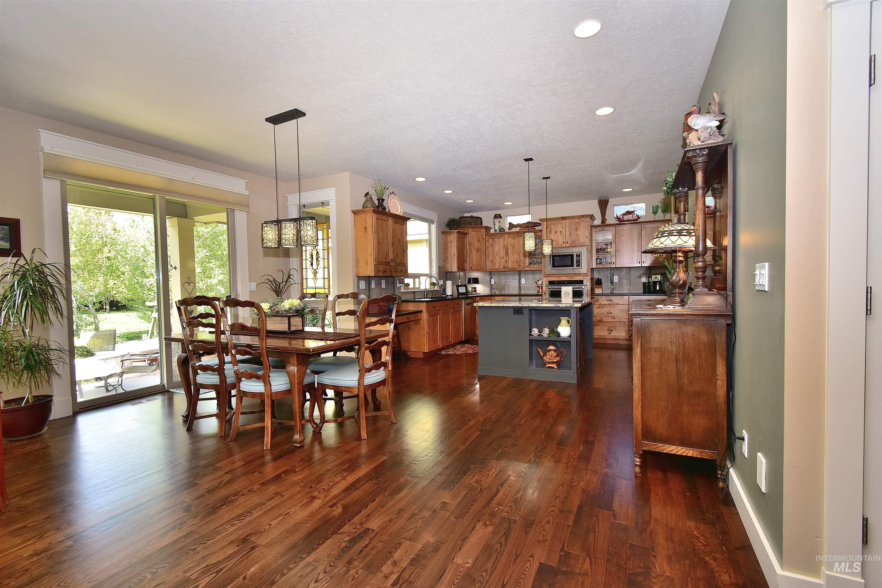 475 S Thornwood Way Property Photo 9