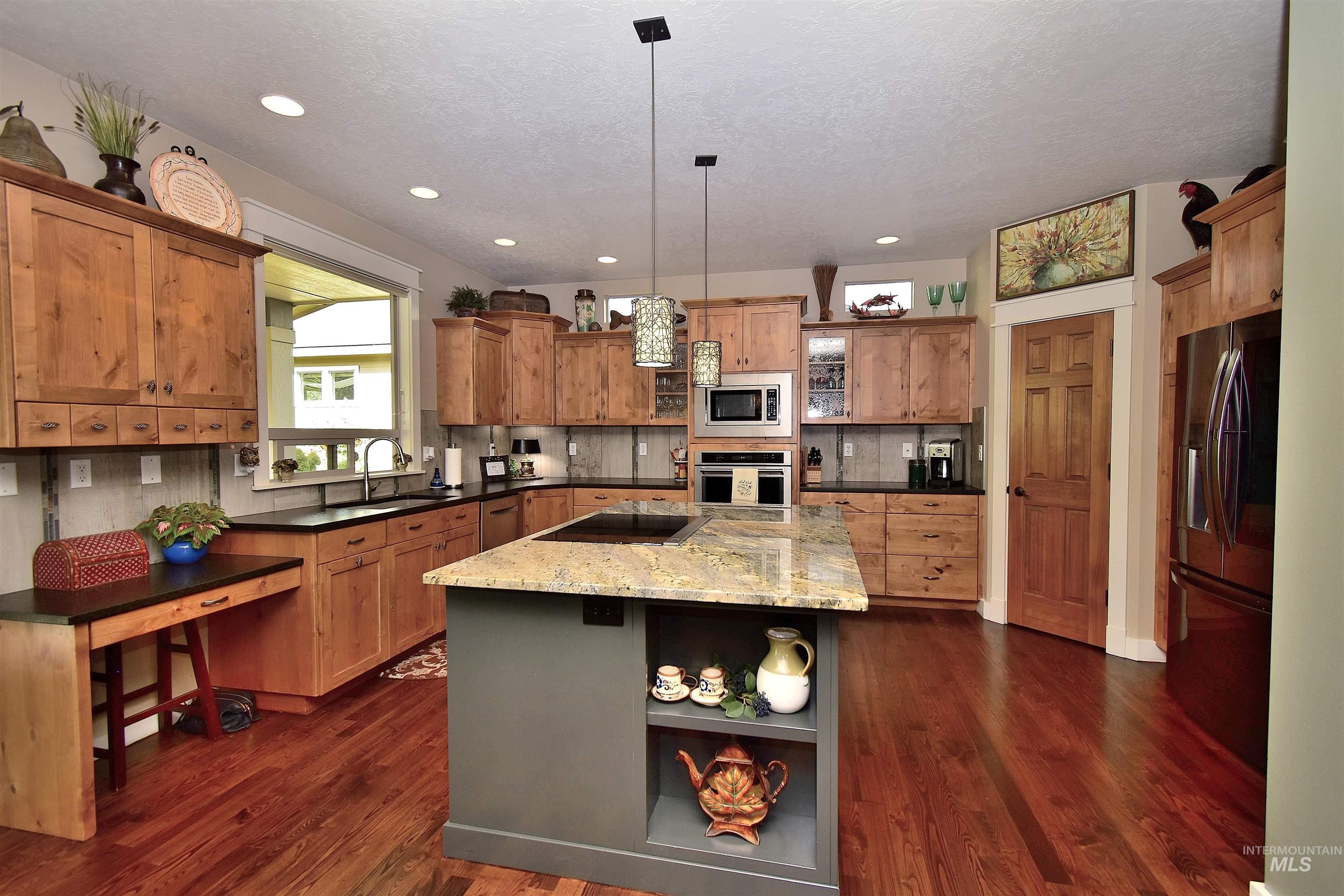 475 S Thornwood Way Property Photo 10