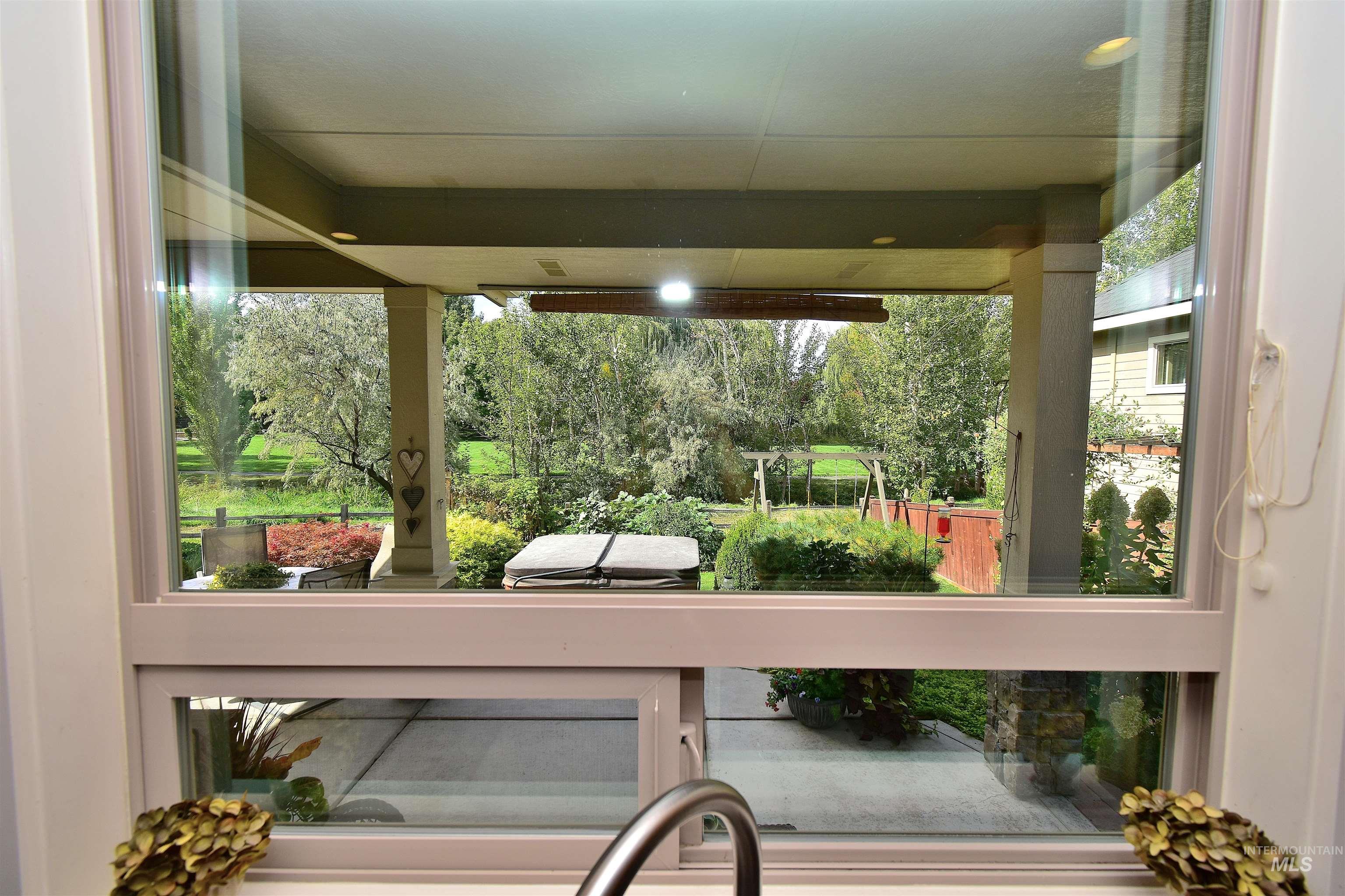 475 S Thornwood Way Property Photo 14