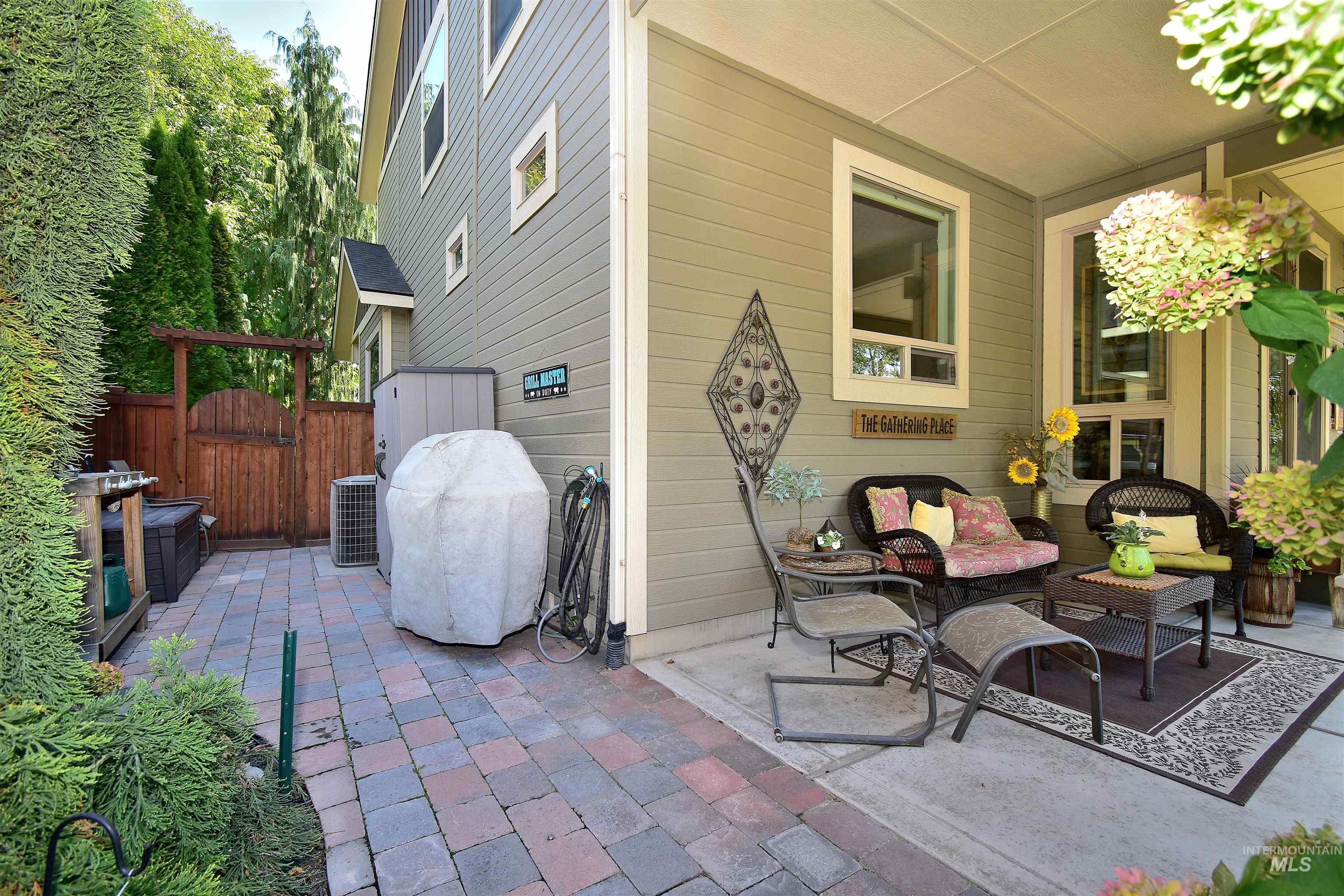 475 S Thornwood Way Property Photo 17