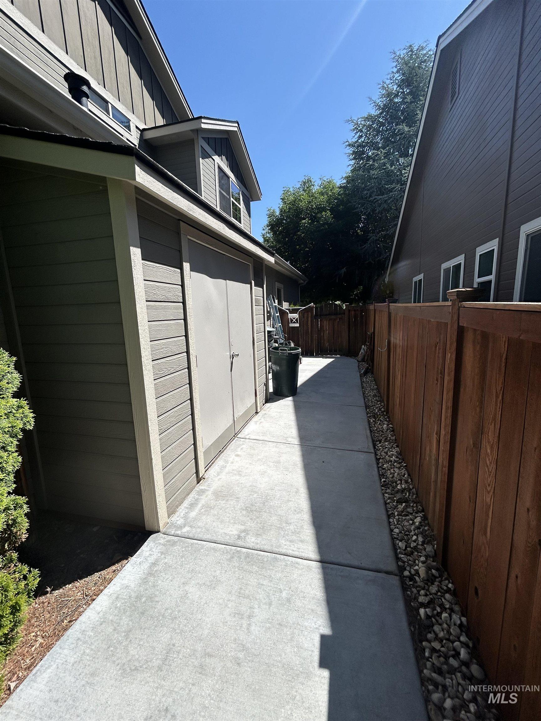 475 S Thornwood Way Property Photo 18