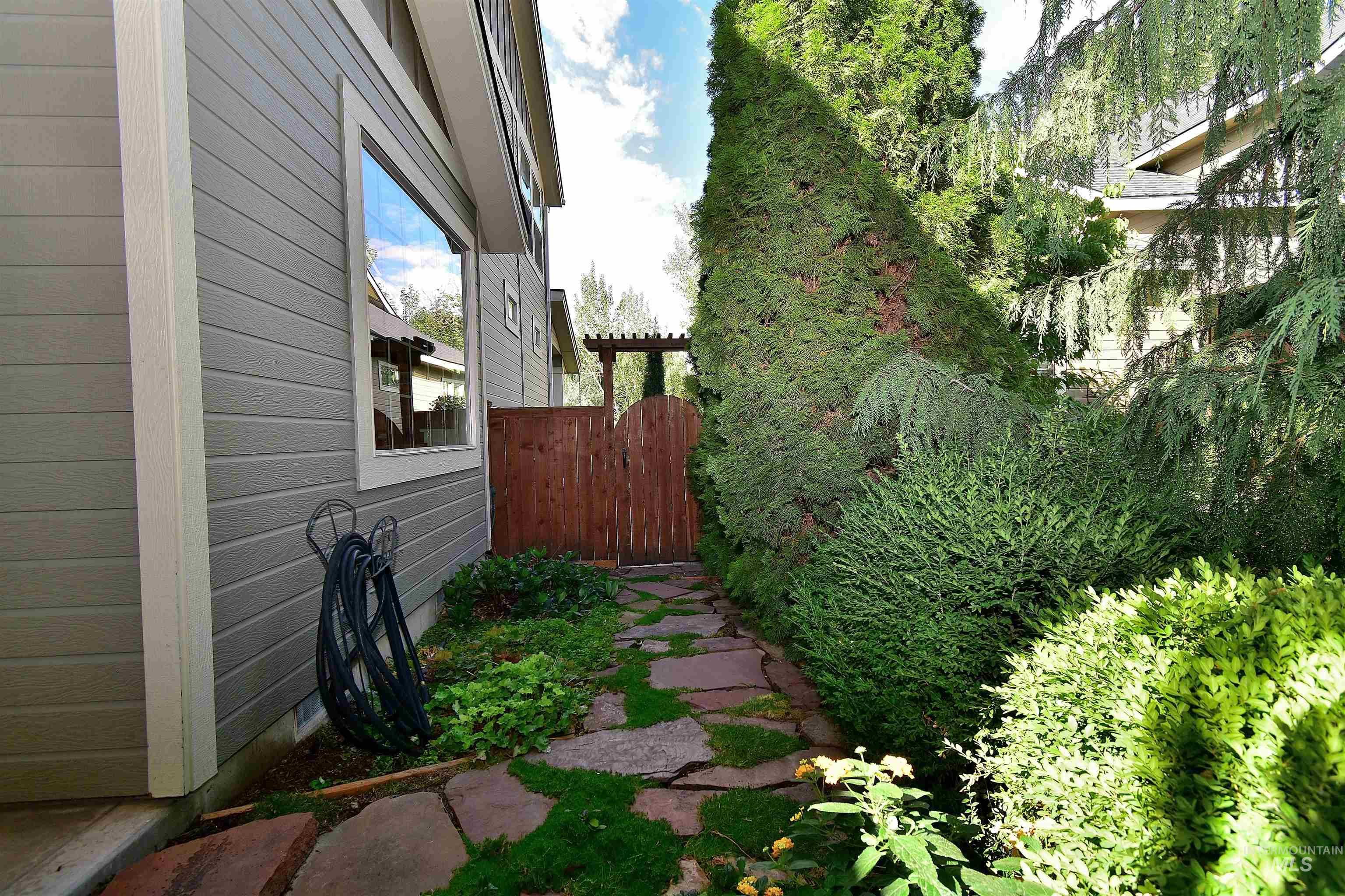 475 S Thornwood Way Property Photo 19