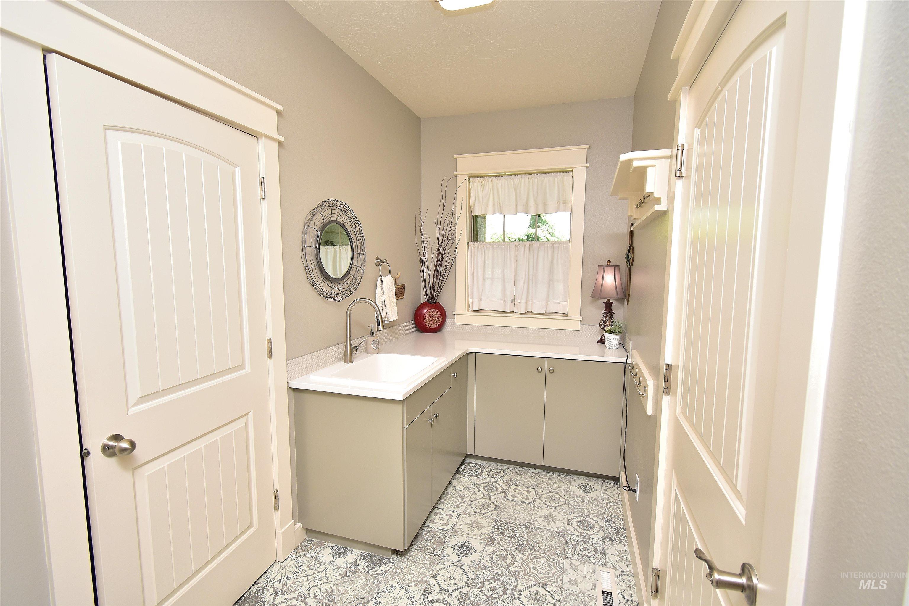 475 S Thornwood Way Property Photo 25