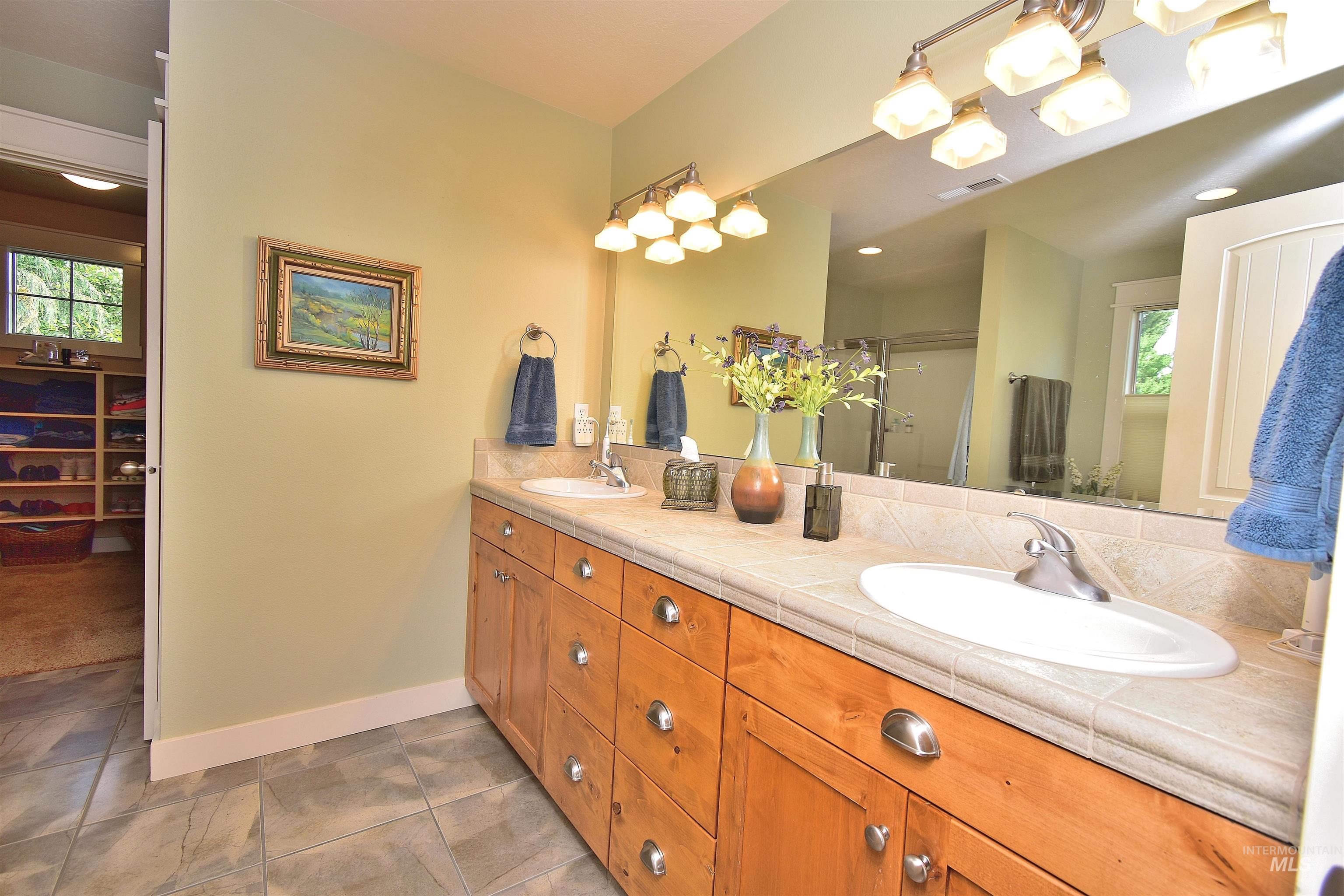 475 S Thornwood Way Property Photo 28