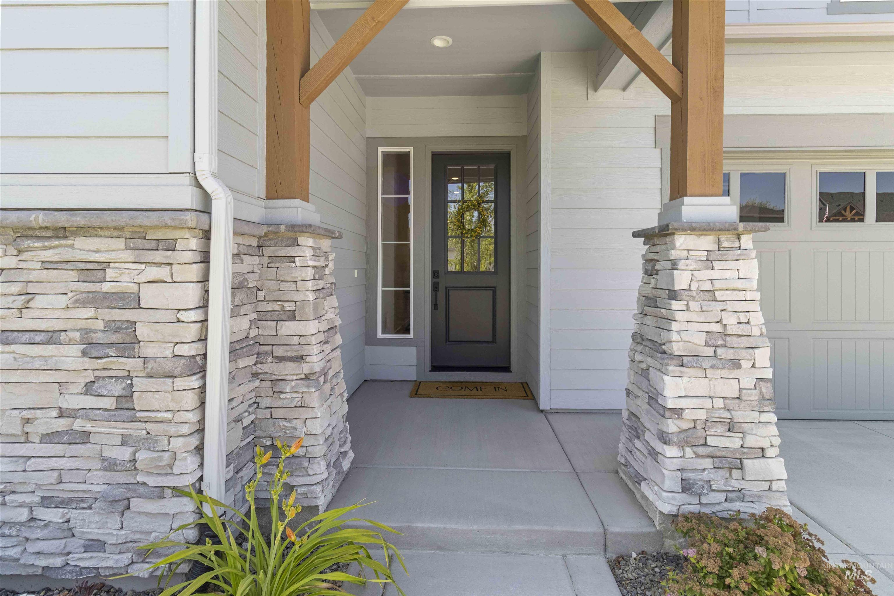 125 S Eagles Roost Way Property Photo 3