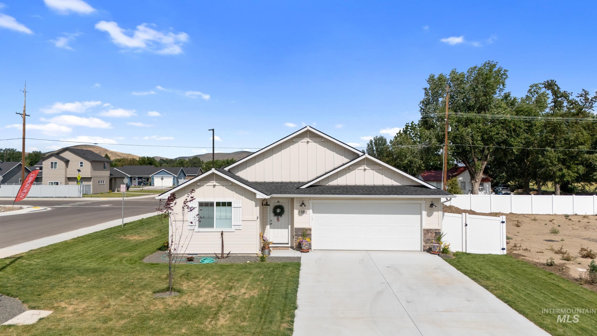 1380 Dawn St. Property Photo 2