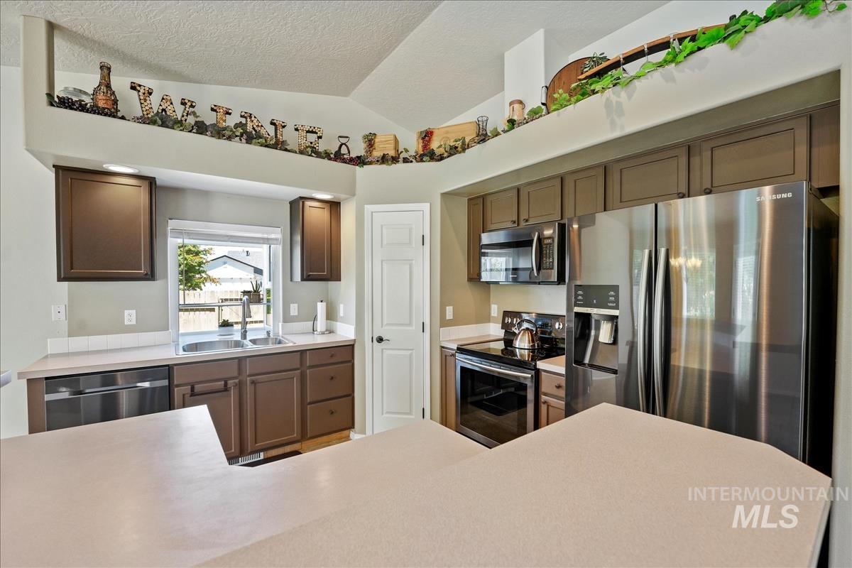3804 Stonehedge Way Property Photo 3