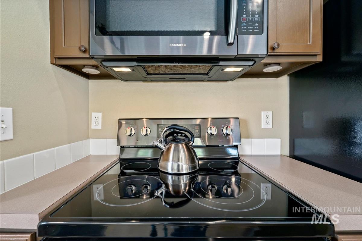3804 Stonehedge Way Property Photo 5